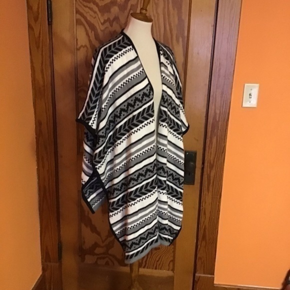 Southwest vibes oversized poncho sweater - Picture 7 of 10